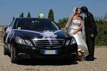結婚式のドライバー付きレンタカー トスカーナ